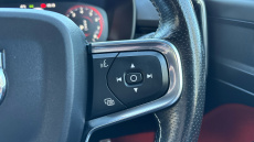 Volvo Xc40 2.0 T4 R DESIGN Pro 5dr AWD Geartronic Petrol Estate